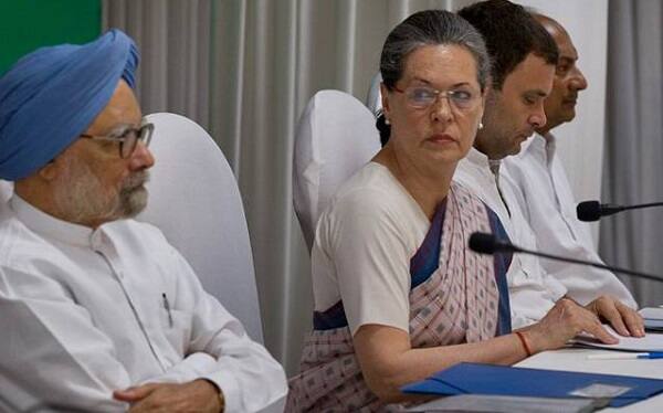 કોંગ્રેસ અને પાસ હજુ સુધી પાટીદાર ઓબીસી અનામત અંગે કોઈ નિર્ણય પર આવી શક્યા નથી ત્યારે પાટીદાર અનામત આંદોલન સમિતિ (પાસ)ના નેતાઓ આ અંગે ચર્ચા કરવા દિલ્હી પહોંચ્યા છે. બીજી તરફ એવી પણ ચર્ચા છે કે પાસના નેતાઓ વિધાનસભાની ચૂંટણીમાં ટિકિટો માટેની ચર્ચા કરવા દિલ્હી ગયા છે અને તેમણે વિધિવત રીતે 10 ટિકિટ માગી છે. 