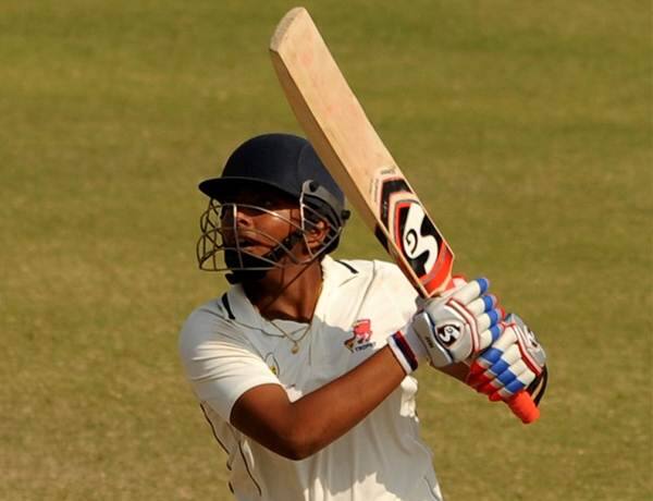  પૃથ્વીની શાનદાર બેટિંગનો રેકોર્ડ જોતા તેણે વિતેલા તમામ સાત મેચમાં 50 અથવા તેનાથી વધારે રન બનાવ્યા છે. અત્યાર સુધી છઠ્ઠા મેચની પ્રથમ ઇનિંગમાં તે શૂન્ય પર આઉટ થયો છે. ઉપરાંત 13 ઇનિંગમાં માત્ર 6 વખત જ એવું બન્યું જ્યારે તે હાફ સેન્ચુરી ન ફટકારી શક્યો. 