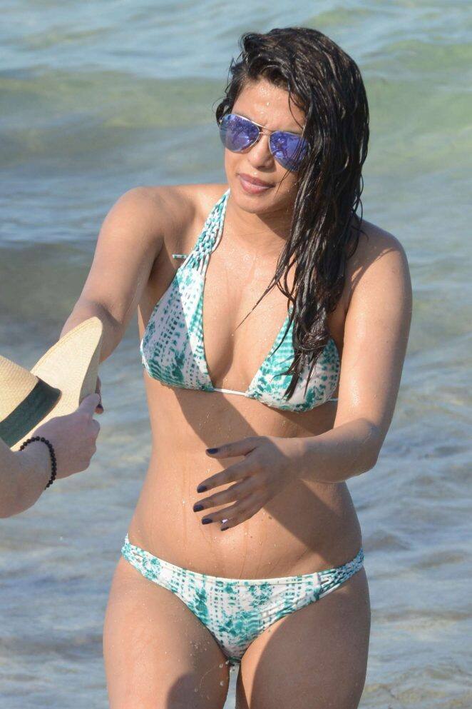 પ્રિયંકા ચોપરા બોલિવૂડ એક્ટ્રેસ પ્રિયંકા ચોપરા વર્ષ ૨૦૦૦માં વિશ્વસુંદરી બની હતી. આજે તે બોલિવૂડ જ નહીં પણ હોલિવૂડમાં કારકિર્દી બનાવી ચૂકી છે.