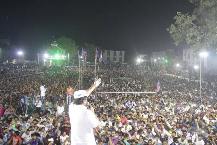 હાર્દિક પટેલે રેલી અગાઉ તેણે ગાંધીનગર નજીક આવેલા રૂપાલમાં વરદાયિની માતાના મંદિરે દર્શન કર્યા હતા. રૂપાલ ગામે વરદાયની માતાના દર્શને જતાં હાર્દિકના કાફલો અને ગાંધીનગર મહાનગર ભાજપ યુવા મોરચાના પ્રમુખ જીગર પટેલની ગાડીઓ સામસામી થઇ જતા બબાલ અને ત્યારબાદ મારામારી થઇ ગઇ હતી.