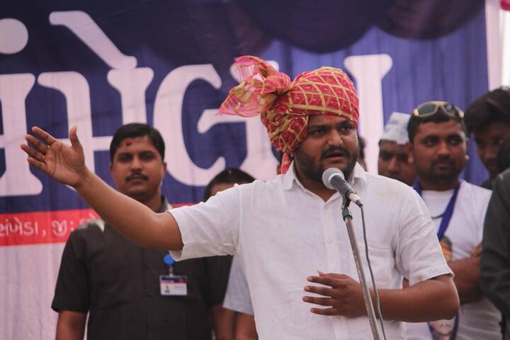 હાર્દિક સાથેના ટોળાંએ જીગર પટેલની ગાડીના કાચ અને લાઇટ્સ તોડવા સાથે ગાડીમાં તોડફોડ મચાવી દીધી હતી તેવા આક્ષેપ થયા છે. જો કે જીગર પટેલ આ ગાડીમાં ન હોવાનું અને તેઓ યુવા મોરચાની બેઠકમાં ગાંધીનગર હોવાનું તેમણે કહ્યુ હતું. આ અંગે કોઈ પોલીસ ફરિયાદ થઈ નથી. 