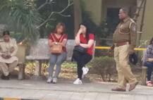 સુરતઃ યુવક બર્થ-ડે પાર્ટીમાં જલસા કરવા બેંગકોકની બે યુવતીઓને લાવ્યો, પોલીસે રેડ કરી ત્યારે બધાં શું કરતાં હતાં, જાણો વિગત?