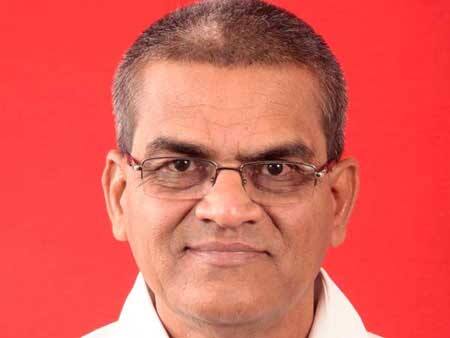 ભાજપે કતારગામ બેઠક પર વર્તમાન ધારાસભ્ય અને રાજ્ય કક્ષાના શિક્ષણ પ્રધાન નાનુ વાનાણીને કાપીને વિનુ મોરડિયાને ટિકિટ આપી છે.