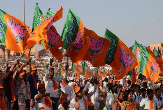 સાવરકુંડલાથી કમલેશ કાનાણી, ગારિયાધાર - કેશુભાઈ નાકરાણી, બોટાદ - સૌરભ પટેલ, ભરૂચ - દુષ્યંત પટેલ અને સુરત - ઉત્તર કાંતિ બલરને ટિકીટ મળી છે. 