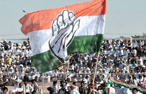 ભરૂચ: ગુજરાત વિધાનસભા ચૂંટણીમાં ભાજપ અને કોંગ્રેસના ઉમેદવારોની યાદી જાહેરાત થઈ ગઈ છે. સુરત અને ભરૂચમાં કોંગ્રેસના કાર્યાલયો પર તોડફોડ કરવામાં આવી હતી. ટિકિટ ફાળવણીના મુદ્દે કોંગ્રેસમાં અસંતોષ જોવા મળતાં ભરૂચના ઉમેદવાર કિરણ ઠાકોરે સામેથી જ પોતાનું ફોર્મ પાછું ખેંચવાની જાહેરાત કરી હતી તેમના સ્થાને કોંગ્રેસના નવા ઉમેદવાર જયેશ પટેલ ચૂંટણી લડશે.