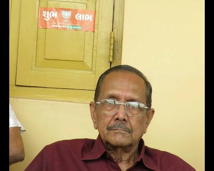  દક્ષિણ ગુજરાતનાં આ બન્ને કદાવર ગણાતા નેતાઓએ હાઈકમાન્ડ પર મોટું દબાણ કર્યું હતું. જોકે ફોર્મ ભરવાના અંતિમ દિવસ સુધી હાઈકમાન્ડે તમામ પાસા-પરિબળોને ધ્યાનમાં લીધા હતા. આમ છતાં છેલ્લી ઘડી સુધી નામ નક્કી થઈ શક્યું નહોતું.