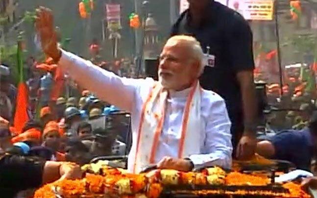 મળતી માહિતી પ્રમાણે, પીએમ નરેંદ્ર મોદી 27 નવેમ્બરે ભુજ, અમરેલી, વાપી અને કામરેજમાં સભાઓ ગજવશે, ત્યારબાદ 28 નવેમ્બરે નવસારી, ભરૂચ, જૂનાગઢ અને ભાવનગરમાં, 3ડિસેમ્બરે તલાલ, મોરબી, રાજકોટમાં સભા સંબોધશે. 