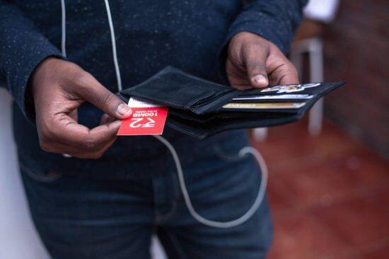  વાઈફાઈ ડબ્બા એક ઇન્ટરનેટ સર્વિસ પ્રોવાઇડર છે. જે ફાઇબર ઓપ્ટિક્સની મદદથી ઇન્ટરનેટ પ્રોવાઇડ કરે છે. કંપની પોતાના રાઉટર્સને રસ્તા પર, દુકાનોમાં લગાવી શકે છે. જેથી 100-200 મીટરના રેડિયસમાં 50Mbpsની સ્પીડે ઇન્ટરનેટ આપી શકાય છે. કંપનીએ હાલ બેંગાલુરુમાં 350 જેટલા રાઉટર્સ લગાવ્યા છે અને તેમનો દાવો છે કે 1800 જેટલી કનેક્શન રિક્વેસ્ટ વેઇટિંગમાં છે. આ માટે વાઇફાઈ ડબ્બાએ સ્થાનિક કેબલ ઓપરેટર સાથે પાર્ટનરશિપ કરી છે.