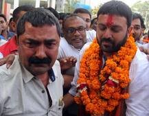 જયેશ રાદડિયા ફોર્મ ભરવા ગયા ત્યારે વિઠ્ઠલ રાદડિયાના ભાઈ કેમ ધ્રુસકે ધ્રુસકે રડી પડ્યા? જાણો વિગત