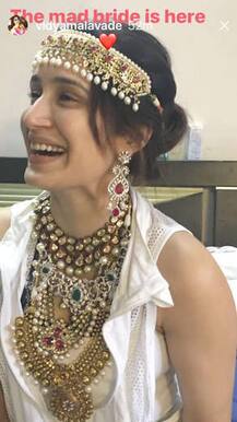 ઝહીર-સાગરિકાએ પરિવારની હાજરીમાં કર્યા લગ્ન, જુઓ તસવીરો...