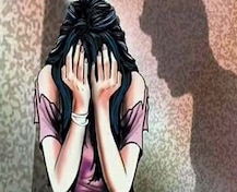 Crime: ટ્રેનમાં વિદેશી મહિલાની છેડતી, રેલવે પોલીસે મહિલાને પકડી લીધી, કિસ કરી ને સેલ્ફી લેવાનો કર્યો પ્રયાસ