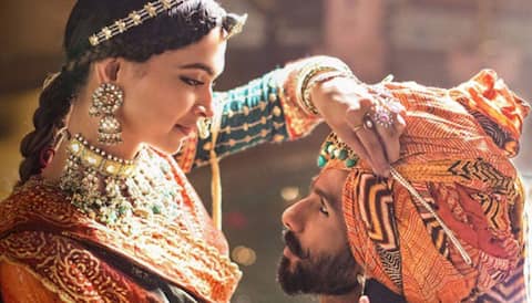 ભારતમાં પદ્માવતી ફિલ્મને લઇને વિરોધ, બ્રિટનમાં એક પણ કટ વિના થશે રીલિઝ ભારતમાં પદ્માવતી ફિલ્મને લઇને વિરોધ, બ્રિટનમાં એક પણ કટ વિના થશે રીલિઝ
