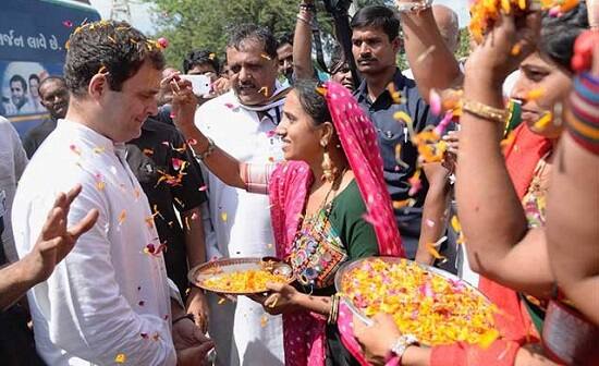 બપોરે 1:05 વાગ્યે બાયડનાં સાઠંબા ખાતે રાહુલ ગાંધીનું સ્વાગત કરવામાં આવશે. 2:10 વાગ્યે લુણાવાડામાં કોર્નર મિટીંગ યોજશે. 3:15 વાગ્યે સંતરામપુરમાં કોર્નર મિટીંગમાં હાજરી આપશે. 4 વાગ્યે રાહુલ ગાંધીનું મારગડા ચોકડી ખાતે સ્વાગત અને સંબોઘન કરાશે.