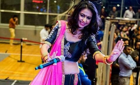 ‘ચાર ચાર બંગળીવાળી...’ ફેમ કિંજલ દવેનો આજે છે બર્થ-ડે, કિંજલ દવેને લાડમાં શું કહે છે? જાણો વિગતે ‘ચાર ચાર બંગળીવાળી...’ ફેમ કિંજલ દવેનો આજે છે બર્થ-ડે, કિંજલ દવેને લાડમાં શું કહે છે? જાણો વિગતે