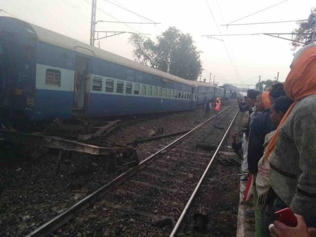 Gujarat News- Why did the cop say - There was a deliberate attempt to derail the train  know what is the matter Gujarat: पुलिस अधिकारी ने क्यों कहा - ट्रेन को पटरी से उतारने का जानबूझकर किया गया था प्रयास, जानिए क्या है मामला?
