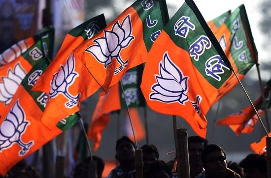 અમદાવાદઃ ભાજપે આજે વધુ 13 ઉમેદવારોની યાદી જાહેર કરી છે. ઉત્તર ગુજરાત અને મધ્ય ગુજરાતની આ 13 બેઠકો પર ભાજપે સેફ ગેઈમ રમી છે અને મોટા ભાગે જૂના ઉમેદવારોનો જાળવ્યા છે. આ ઉમેદવારોની યાદીમાં ગુજરાતી ફિલ્મ સ્ટાર હિતુ કનોડિયાનો સમાવેસ થાય છે. 