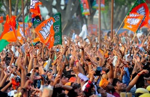 માવજીભાઈ દેસાઈને ધાનેરા બેઠક પરથી ટિકિટ ફાળવવામાં આવી છે. વડગામ બેઠક પરથી વિજયભાઈ હરખાભાઈ ચક્રવતીને ટિકિટ આપવામાં આવી છે.
