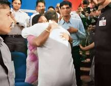 ફિક્સ પગાર ધારક મહિલા રાહુલ ગાંધીને ભેટીને ધ્રુસસે ધ્રુસકે રડી પડી