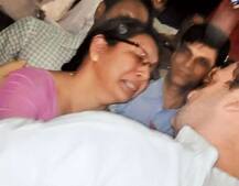 ફિક્સ પગાર ધારક મહિલા રાહુલ ગાંધીને ભેટીને ધ્રુસસે ધ્રુસકે રડી પડી