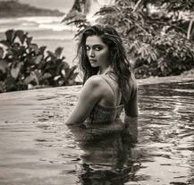 ‘પદ્માવતી’ ફિલ્મના વિરોધ વચ્ચે દીપિકા પાદુકોણે કરાવ્યું બોલ્ડ ફોટોશૂટ, સ્વિમશૂટમાં આપ્યા સેક્સી પોઝ