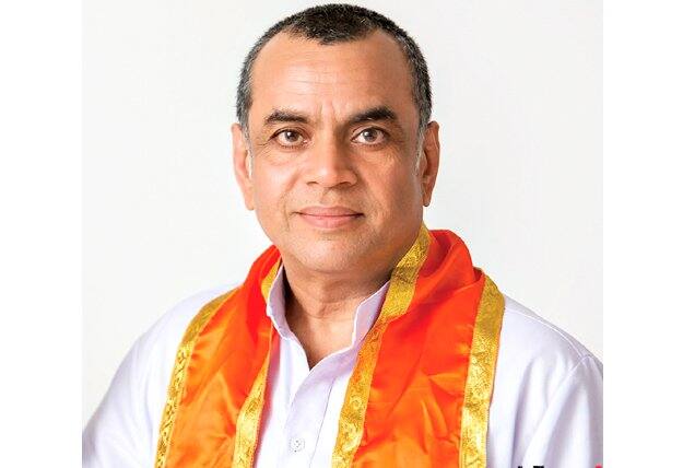 રાજપૂત કરણી સેનાના આગેવાન રાજભા ઝાલાએ જણાવ્યું હતું કે, પરેશ રાવલના નિવેદનથી રાજપૂત સમાજ ગુસ્સે થયો છે. જેથી કરણી સેનાના આગેવાનો ભરતસિંહ જાડેજા, ક્રિપાલસિંહ જાડેજા, જે.પી.જાડેજા અને યુથ કોગ્રેસના રાજદીપસિંહ જાડેજા મોડી રાત્રે હોટલમાં ગયા હતા અને પરેશ રાવલ સાથે લાફાવાળી કરી હતી.