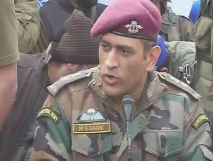 શ્રીનગરઃ ભારતીય ક્રિકેટ ટીમના પૂર્વ સુકાની મહેન્દ્રસિંહ ધોનીએ કહ્યું કે કાશ્મીરમાં શાંતિ બનાવી રાખવા માટે ક્રિકેટ મહત્વની ભૂમિકા ભજવી શકે છે. રમત અને ક્રિકેટ મારફતે કાશ્મીરમાં શાંતિ લાવી શકાય છે. પરંતુ તેની સાથે યુવાનોને મુખ્યધારામાં સામેલ કરવાની સાથે ઉચ્ચ શિક્ષણ અને રોજગારીની પુરતી તક હોવી પણ જરૂરી છે. 