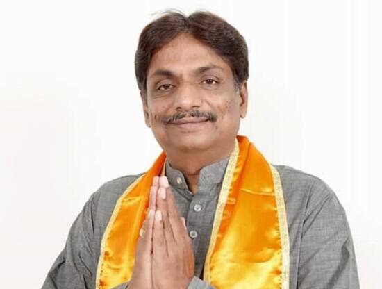 વિસનગર બેઠક પરથી ઋષિકેશ પટેલ રીપિટ કરવામાં આવ્યા છે. નામની જાહેરાત થતાં જ કાર્યકરોમાં ખુશીનો માહોલ જોવા મળ્યો હતો. 