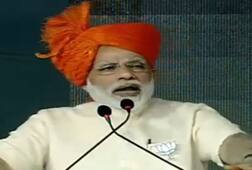 નવસારીમાં પીએમ મોદીએ કૉંગ્રેસ પર કર્યા પ્રહાર, કહ્યું- દેશનું ભલું થાય તેમાં પણ કૉંગ્રેસને વાંધો