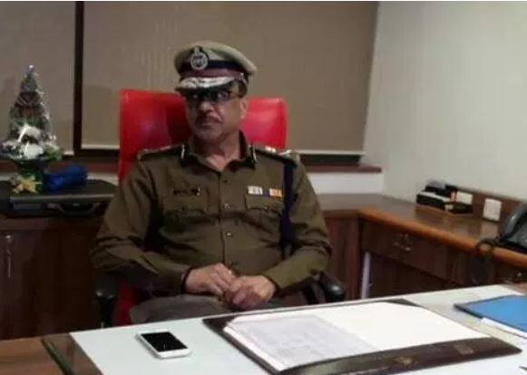 અમદાવાદ: રાજ્યના ઈંચાર્જ ડીજીપી તરીકે સિનિયર IPS ઓફિસર પ્રમોદ કુમારની નિમણૂંક કરવામાં આવી છે. ઇન્‍ચાર્જ પોલીસ વડા ગીથા જોહરીની નિવૃત્તિથી ખાલી પડેલ જગ્‍યા પર ગઇકાલ સાંજ સુધી કોઇ નિર્ણય ન આવતા નિયમ અનુસાર રાજ્‍યના એડમન વડા મોહન ઝાને કામચલાઉ ચાર્જ સોપવામાં આવ્યો હતો. બાદમાં આજે સત્તાવાર રીતે નવા ડીજીપી તરીકે 1983ની બેચના પ્રમોદ કુમારને નિયુક્ત કરવામાં આવ્યા છે. પ્રમોદ કુમાર ફ્રેબ્રુઆરી 2018માં નિવૃત થઈ રહ્યા છે.
