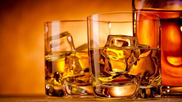  રાજય સરકારના નશાબંધી અને આબકારી કચેરીના નિયામકે તા.૩૦-૮-૨૦૧૭ના રોજ એક પરિપત્ર જારી કર્યો હતો જેમાં જણાવવામાં આવ્યું છે કે, સરકાર માન્ય લીકર શોપમાં વેચામ માટે રાખવામાં આવેલ દારૂની બોટલ પર એમઆરપી દર્શાવવામાં આવતી નથી. જે ધી લીગલ મેટ્રોલોજી એકટ ૨૦૦૯ અને પેકેજ કોમોડીટી રૂલ્સ ૨૦૧૧ના નિયમ ૬ (ઇ) મુજબ, એમઆરપી (તમામ વેરા સાથે) લખવી ફરજિયાત છે. જેથી તે મુજબની કાર્યવાહી કરવા વિંનતી છે.