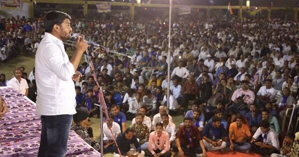 અમદાવાદમાં સિવિલ અને વી.એસ એમ બે જ હોસ્પીટલ સરકારી છે. ત્યાર બાદ કોઇ પણ હોસ્પિટલ સરકારી બની નથી. ગાંધીનગરમાં ગુડ્ડાઓ છે અને પૈસા બનાવવા માટે સત્તા પર બેઠા છે. ભષ્ટ્રાચાર કરી રહ્યા છે. ભાજપવાળા દારૂનો ધંધો કરી રહ્યા છે. ભાજપ સામે વિરોધ તો કરવો જોઈએ અને ન કરીએ તો મુંગા અને કરીએ તો દેશદ્રોહી બનીશું.