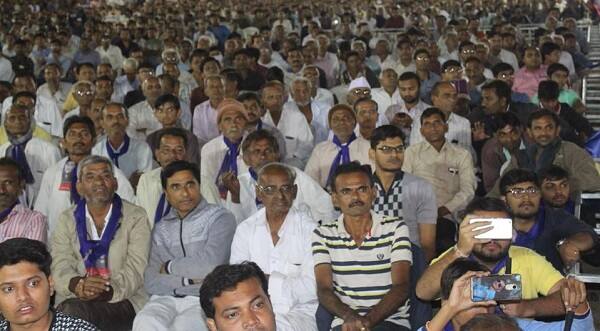 કેશુભાઈની સરકારમાં ગુજરાતનું દેવું 36 હજાર કરોડ હતું અને આ સરકારમાં ભાજપનું દેવું 4 લાખ કરોડ છે. જો સરકાર ચેન્જ કરશો તો વિપક્ષવાળાને લાગશે એટલે કે આ જનતા ગમે ત્યારે સરકાર બદલી શકશે અને તેની બીકમાં જ જનતાના કામ કરશે.