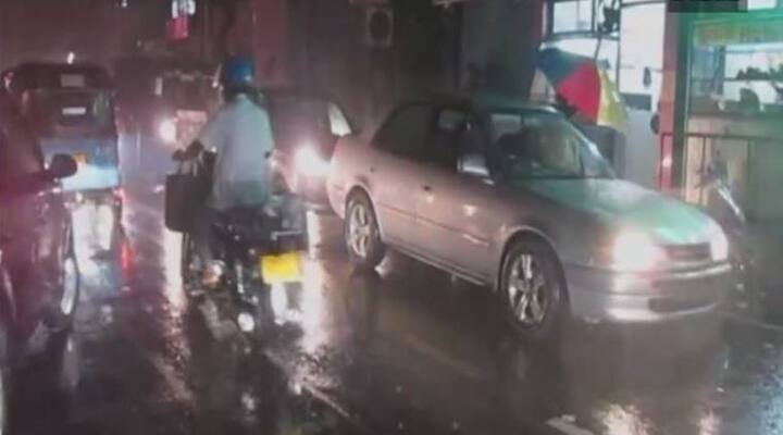 આ વાવાઝોડાના કારણે સોરઠમાં વાદળો ઘેરાયાં છે અને જૂનાગઢના વાતાવરણમાં શનિવારથી અચાનક પલટો આવ્યો છે. વ્હેલી સવારે ધાબડીયું અને વાદળછાયું વાતાવરણ જોવા મળતા હવામાન ખાતા દ્વારા વરસાદ થવાની આગાહી કરાઈ છે. વાતાવરણના ફેરફાર સાથે વરસાદ પડે તો ખાસ કરીને કપાસની ગુણવત્તા પર અસર થશે.