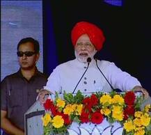 ભરૂચઃ PM મોદીએ કહ્યુ- \'બુલેટ ટ્રેન સામે કેટલાક લોકોને તકલીફ, વાંધો ઉઠાવનારા બળદગાડામાં ફરે\'