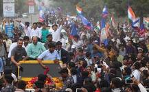 જસદણ: ખુલ્લી જીપમાં હાર્દિક પટેલનો રોડ શો, મોટી સંખ્યામાં પાટીદારો ડીજેના તાલે ઝૂમી ઉઠ્યા