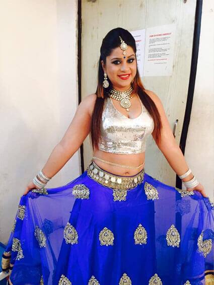  અધિકારીઓને આશંકા છે કે અનારા અને તેના સાથીઓ ધરપકડથી બચવા માટે વિદેશ નાસી જઈ શકે છે. ૧૨ વર્ષ અગાઉ કથિત સેક્સ સીડીથી ચર્ચામાં આવેલી પૂર્વ મિસ જમ્મુ અનારા ગુપ્તા અને તેના સાથીઓ પર કાયદાનો ગાળિયો મજબૂત થઈ રહ્યો છે. 