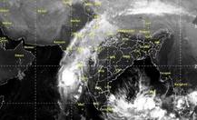 ગુજરાતમાં ‘ઓખી’ વાવાઝોડાની આફત ટળી, દક્ષિણ ગુજરાતના દરિયા કિનારે વરસાદ પડે તેવી સંભાવના, જાણો વિગતે