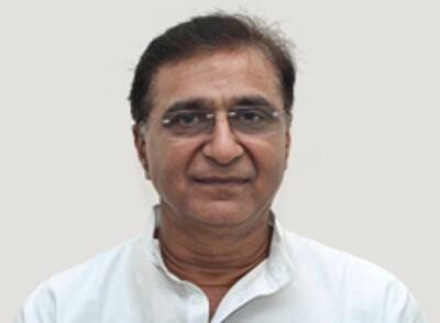 ગુજરાત પ્રદેશ કોંગ્રેસના જનરલ સેક્રેટરી દીપક બાબરિયા, મો.ઈકબાલ શેખ (એડવોકેટ) અને લીગલ સેલના ચેરમેન યોગેશ રવાણીની સહીથી ગુજરાતના મુખ્ય ચૂંટણી ઓફિસર બી.બી.સ્વૈનને એક પત્ર લખ્યો છે.