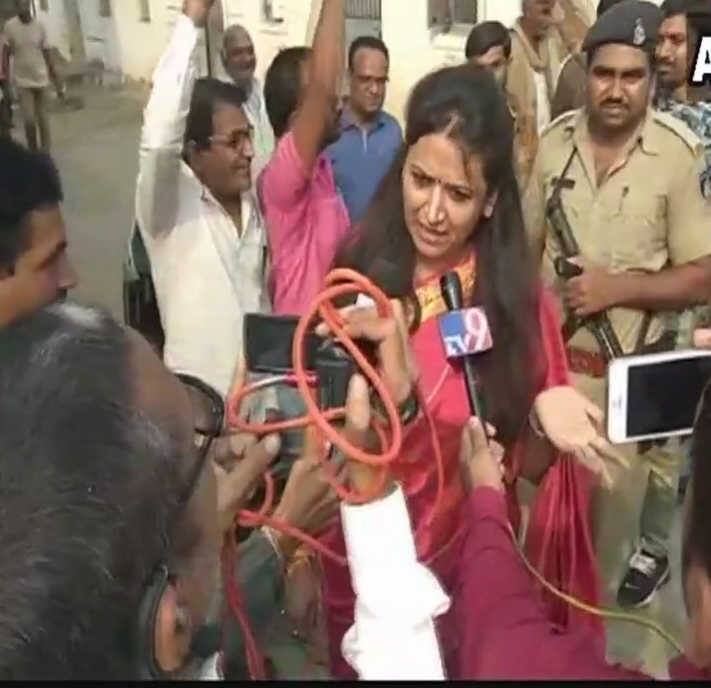 ભાજપ નેતા રેશ્મા પટેલ ઝાંઝરડા ખાતે મતદાન કરવા પહોંચ્યા તે દરમિયાન લોકોના વિરોધનો સામનો કરવો પડ્યો હતો, જેના કારણે રેશ્મા પટેલને ત્યાંથી નીકળી જવું પડ્યું હતું.