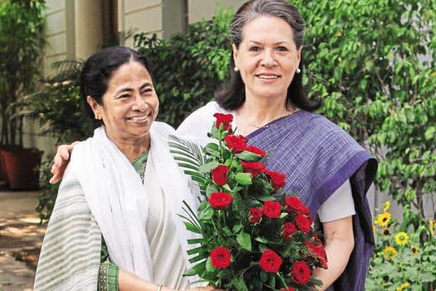 પશ્ચિમ બંગાળના મુખ્યમંત્રી મમતા બેનર્જીએ સોનિયા ગાંધી સાથેની એક તસવીર પોસ્ટ કરીને જન્મદિવસની શુભકામના આપી છે.