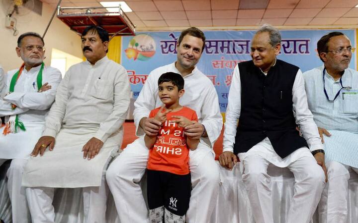 રાહુલ સામે બીજો પડકાર - સ્ટેટ યૂનિટ્સની મજબૂતીઃ સોનિયા ગાંધીની તબિયત છેલ્લા કેટલાક સમયથી ઠીક નથી. કોંગ્રેસ, રાહુલ દ્વારા રાજ્યોની સ્થિતિ મજબૂત કરવા માગે છે. રાહુલના આવ્યા પછી કોંગ્રેસમાં ઘણાં ફેરફાર આવીઈ શકે છે. રાહુલ છેલ્લા કેટલાય સમયથી નવી ટીમ બનાવવાનો પ્રયત્ન કરી રહ્યા છે. ઘણાં જૂના નેતા તેનો વિરોધ પણ કરી રહ્યા છે. અધ્યક્ષ બન્યા પછી રાહુલ દરેક નિર્ણયો જાતે લઈ શકશે. તેઓ કોંગ્રેસ કાર્ય સમિતિમાં પણ ફેરબદલ કરી શકે છે.