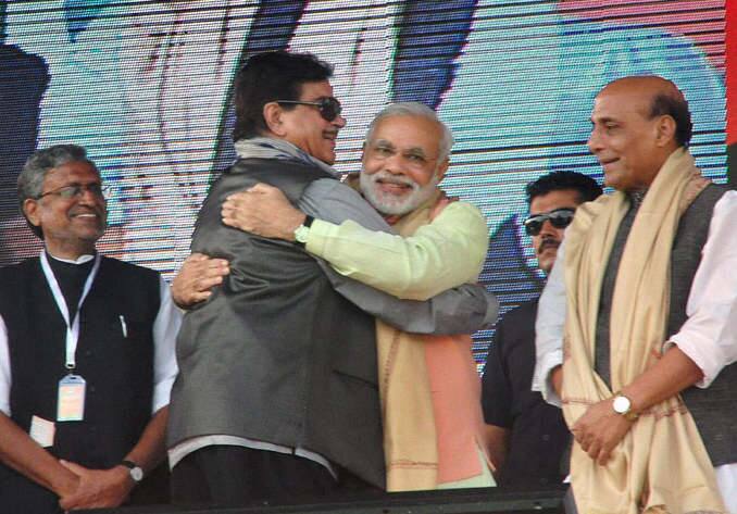 શત્રુધ્ને તેના ટ્વિટર હેન્ડલ પર લખ્યું કે, ‘સર નવા નવા ટવિસ્ટ અને ભરપાઇની કોશિશ કરવાના બદલ તમે એવા મુદ્દા પર વાત કરો, જેમાં તમે વિકાસ મોડલનો વાયદો કર્યો હતો. જેમકે આવાસ, વિકાસ, યુવાનોને રોજગારી, સ્વાસ્થ્ય અને શિક્ષણ. સાંપ્રદાયિકતા ફેલાવતું વાતાવરણ અટકાવો અને સ્વસ્થ રાજનીતિમાં પરત ફરો. જય હિન્દ.’