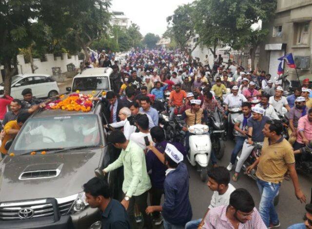 હાર્દિકે કહ્યું, કે આ તો માત્ર શરુઆત છે. બપોરે 3 વાગ્યા બાદ નદીની સામે કાંઠે મજા આવશે. હાર્દિકે કહ્યું કે તેને લોકોથી સારો પ્રતિસાદ મળી રહ્યો છે. 