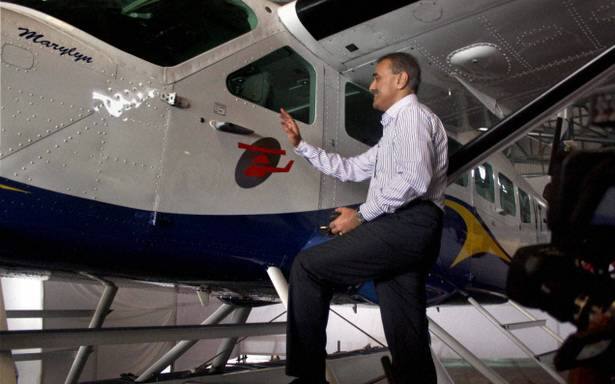 ભારતમાં સૌથી પહેલું સી પ્લેન જલ હંસ અંદમાન-નિકોબાર આયલેન્ડ વચ્ચે શરૂ થયું હતું. 2010માં પ્રફુલ પટેલ નાગરિય ઉડ્ડયન મંત્રી હતા ત્યારે તેને લોન્ચ કરવામાં આવ્યું હતું.