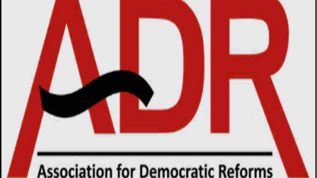 ચૂંટણી તથા રાજકીય સુધારાના ક્ષેત્રમાં કામ કરનારું બિન સરકારી સંગઠન 'એસોશિએશન ફોર ડેમોક્રેટિક રિફોર્મ્સ' (ADR) અને ગુજરાત ઇલેક્શન પંચે આ આનું વિશ્લેષણ કર્યું, રિપોર્ટ અનુસાર, ગુજરાતમાં ચૂંટણી લડી રહેલા કોંગ્રેસના 56 જ્યારે ભાજપના 46 ઉમેદવારોની સામે ક્રિમિનલ કેસો નોંધાયેલા છે. 