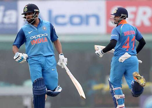 રોહિત શર્માએ 151 બોલમાં 13 ફોર અને 12 સિક્સની મદદથી પોતાની ડબલ સેન્ચૂરી પુરી કરી હતી. રોહિત વિશ્વનો એકમાત્ર ખેલાડી છે જે ત્રીપલ ડબલ સેન્ચૂરી કરનાર ખેલાડી બની ગયો છે.