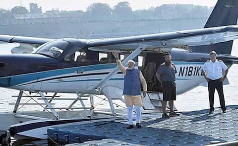 અમદાવાદ: PM નરેન્દ્ર મોદીને સી-પ્લેનની સફર કરાવનાર વિદેશી પાયલટે શું કહ્યું, જાણો વિગતે અમદાવાદ: PM નરેન્દ્ર મોદીને સી-પ્લેનની સફર કરાવનાર વિદેશી પાયલટે શું કહ્યું, જાણો વિગતે
