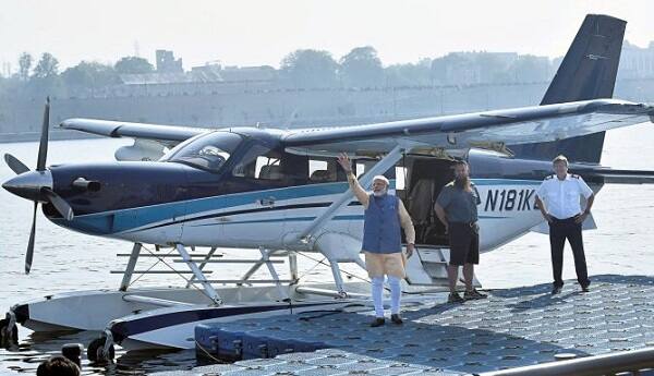 અમદાવાદ: ગુજરાત વિધાનસભા ચૂંટણીમાં બીજા તબક્કાનું મતદાન 14મી ડિસેમ્બરે થવાનું છે. ત્યારે અમદાવાદમાં રાહુલ ગાંધી અને નરેન્દ્ર મોદીના રોડને રદ્દ કરવામા આવ્યો હતો. જ્યારે નરેન્દ્ર મોદીએ અમદાવાદના રિવરફ્રન્ટ ખાતે આવેલ સાબરમતી નદીમાં સી-પ્લેન મુસાફરી કરીને ધરોઈ ડેમ ખાતે લેન્ડિંગ કર્યું હતું ત્યાર બાદ અંબાજી મંદિરે દર્શન કરવા પહોંચ્યા હતાં.