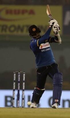 શ્રીલંકાના બેટ્સમેન એન્જેલો મેથ્યૂઝે વન-ડેમાં 5000 રન પૂરા કરવા ઉપરાંત 11મી સદી પણ ફટકારી.