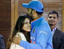 મેચ બાદ પત્નીને આ રીતે મળ્યો રોહિત શર્મા, જાણો શું કહ્યું 